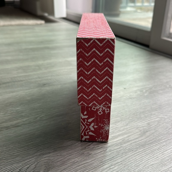 Set of 4 Christmas Decor Items - Picture 4 of 11